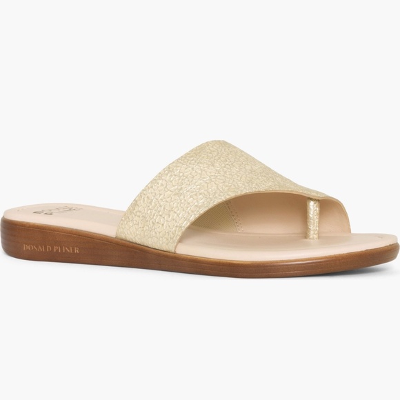 Donald J  Pliner Gold Metallic Sandals - Picture 1 of 8